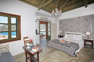 Escritorio, sistema de insonorización, wifi gratis y ropa de cama 