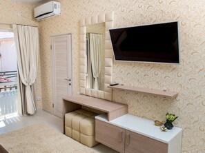 Blackout curtains, iron/ironing board, free WiFi