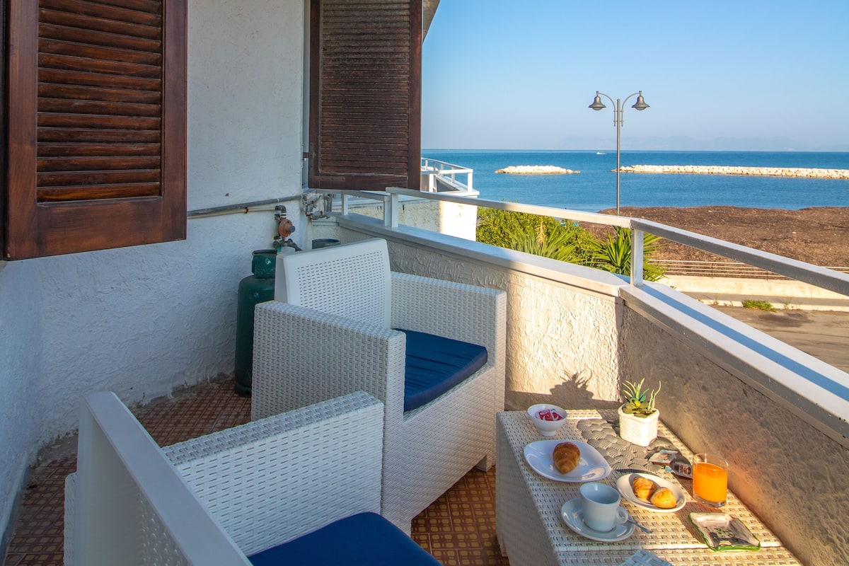 Classic Double Room, Sea View | Minibar, in-room safe, desk, blackout curtains