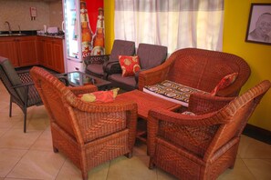Lobby sitting area - Hillstarh Hotel (Dar es Salaam)
