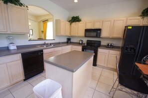 家庭別墅, 私人泳池, 花園 | 共用廚房 | 雪櫃、微波爐、焗爐