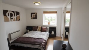 Habitación doble Confort, 1 cama matrimonial, baño en la habitación | Ropa de cama de alta calidad, camas con efecto memoria y wifi gratis