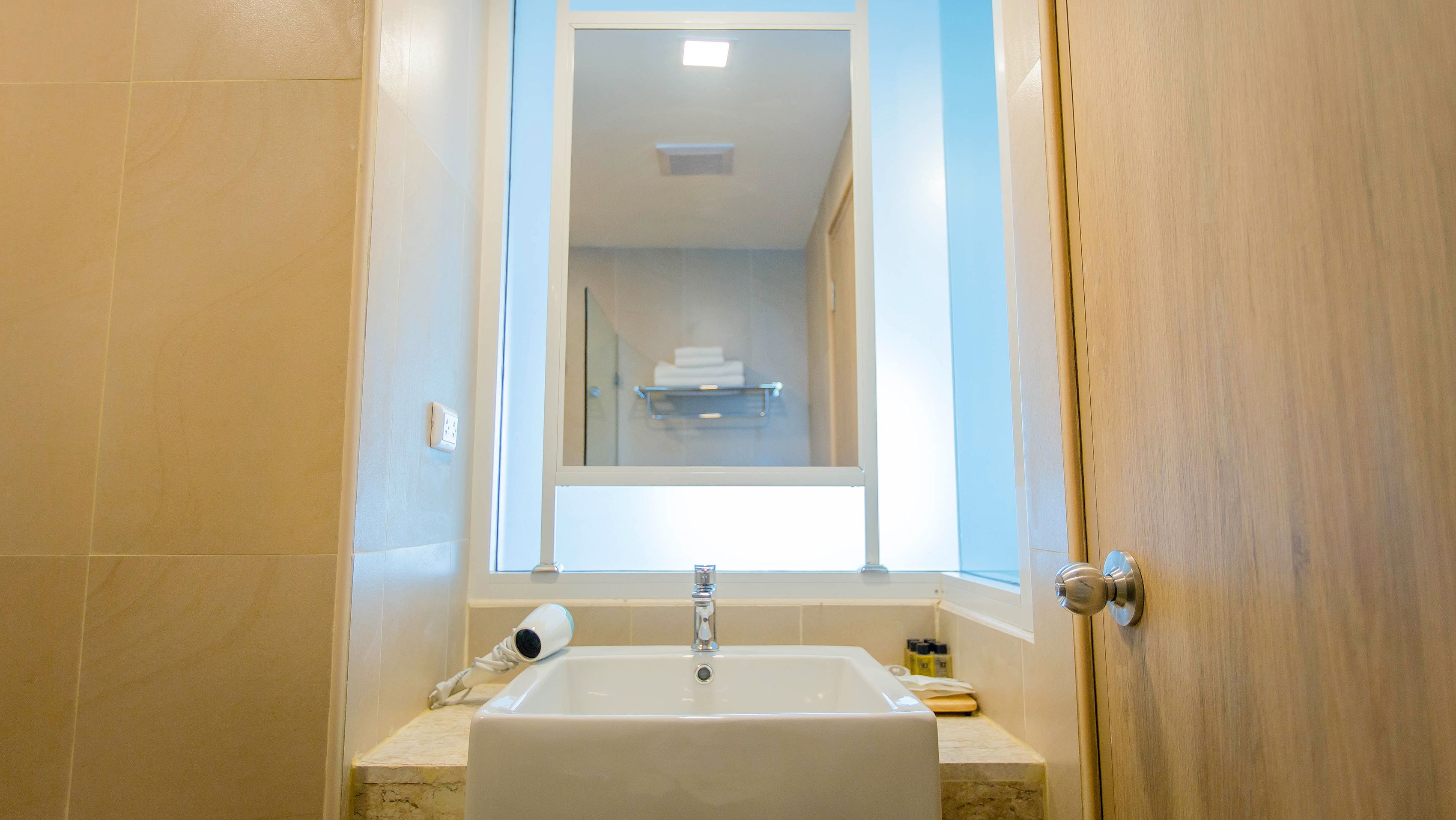 deluxe triple room, multiple beds, non smoking | bathroom | shower, free toiletries, towels, soap