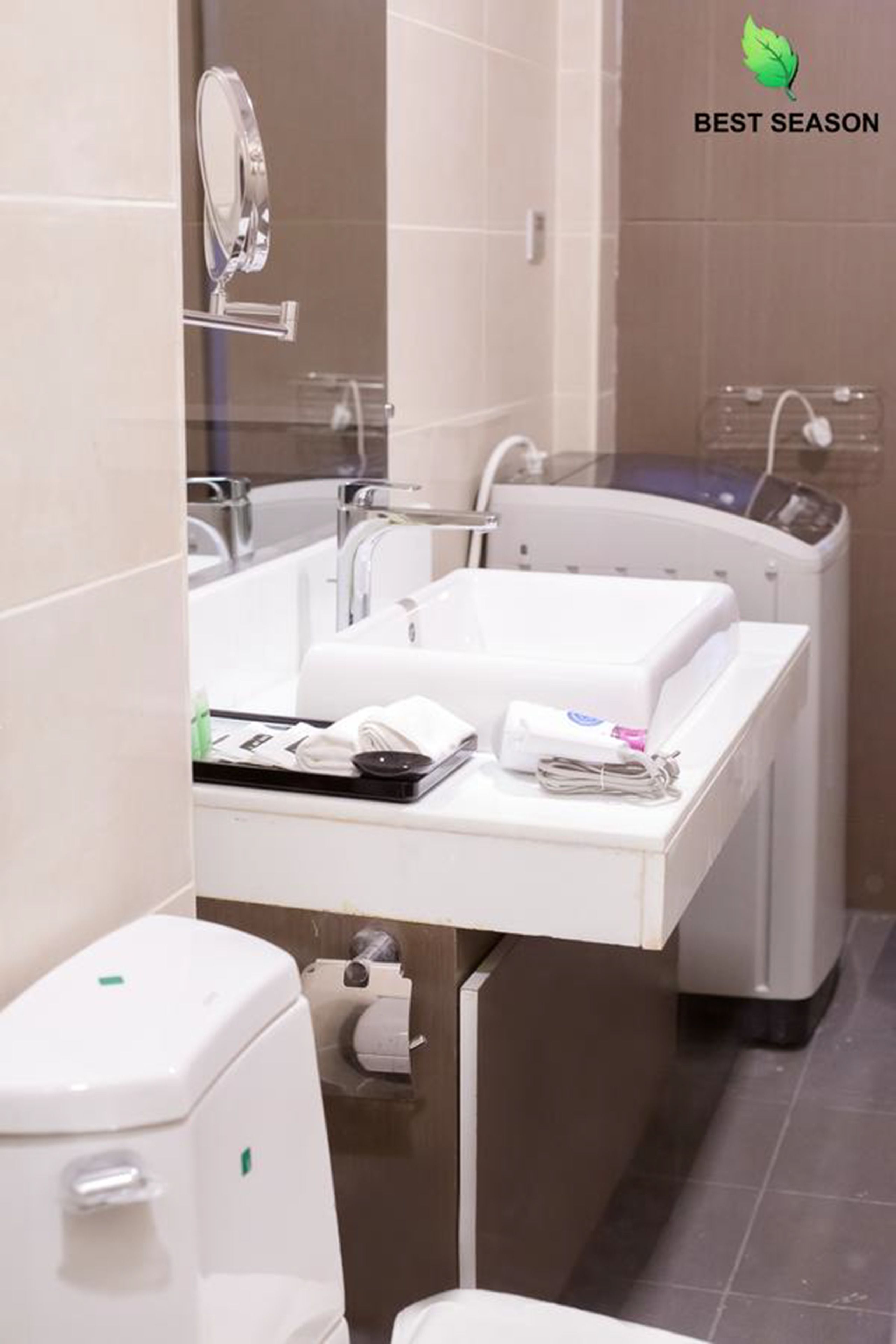 Apartment, 1 Bedroom | Bathroom | Shower, free toiletries, hair dryer, slippers