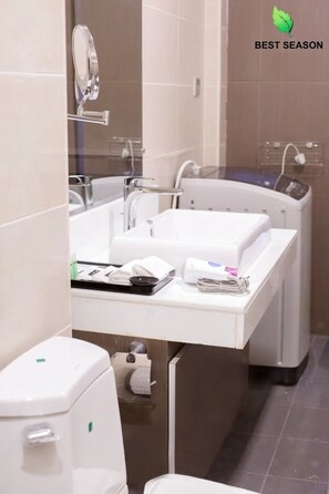 Appartamento, 1 camera da letto | Bagno | Doccia, set di cortesia gratuito, asciugacapelli, pantofole