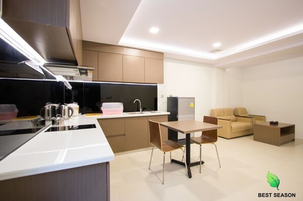 Fridge, microwave, stovetop