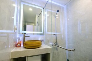 Deluxe Apartment, 2 Double Beds | Bathroom | Shower, free toiletries, hair dryer, slippers - Beach Front Apartments Nha Trang (Nha Trang)