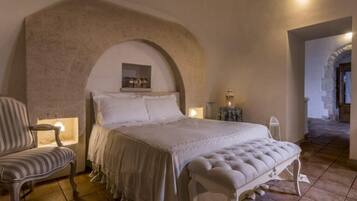 Deluxe-Zimmer | Minibar, Zimmersafe, Schreibtisch, schallisolierte Zimmer