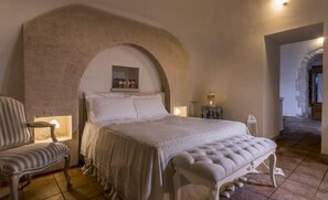 Minibar, in-room safe, desk, soundproofing - Masseria Cappuccini (Ostuni)