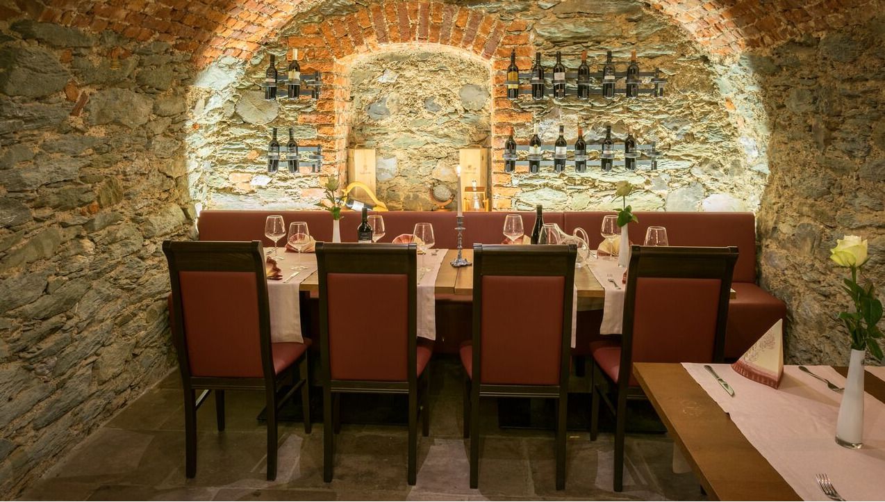 供應早餐、午餐和晚餐，義大利料理