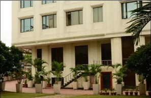 Front of property – evening/night - Hotel Jindal Regency (Raigarh)