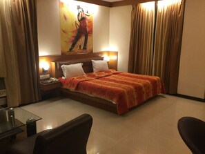 Deluxe dubbelrum - 1 queensize-säng - icke-rökare | Barnsängar och gratis wi-fi