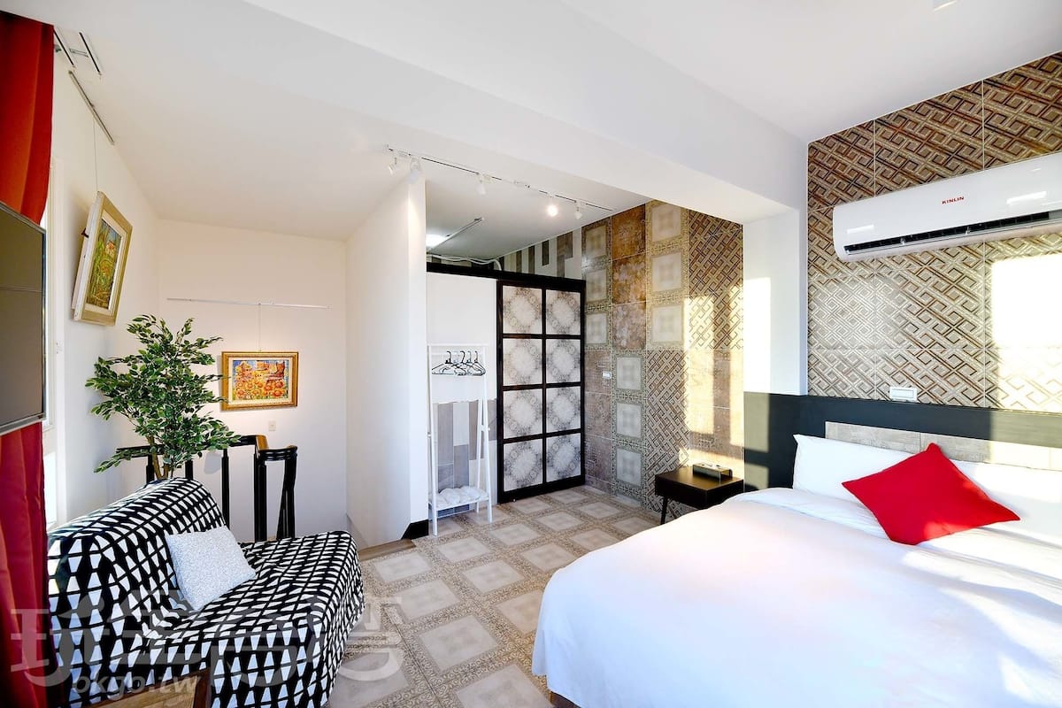 panoramic penthouse, 1 queen bed | free wifi, bed sheets