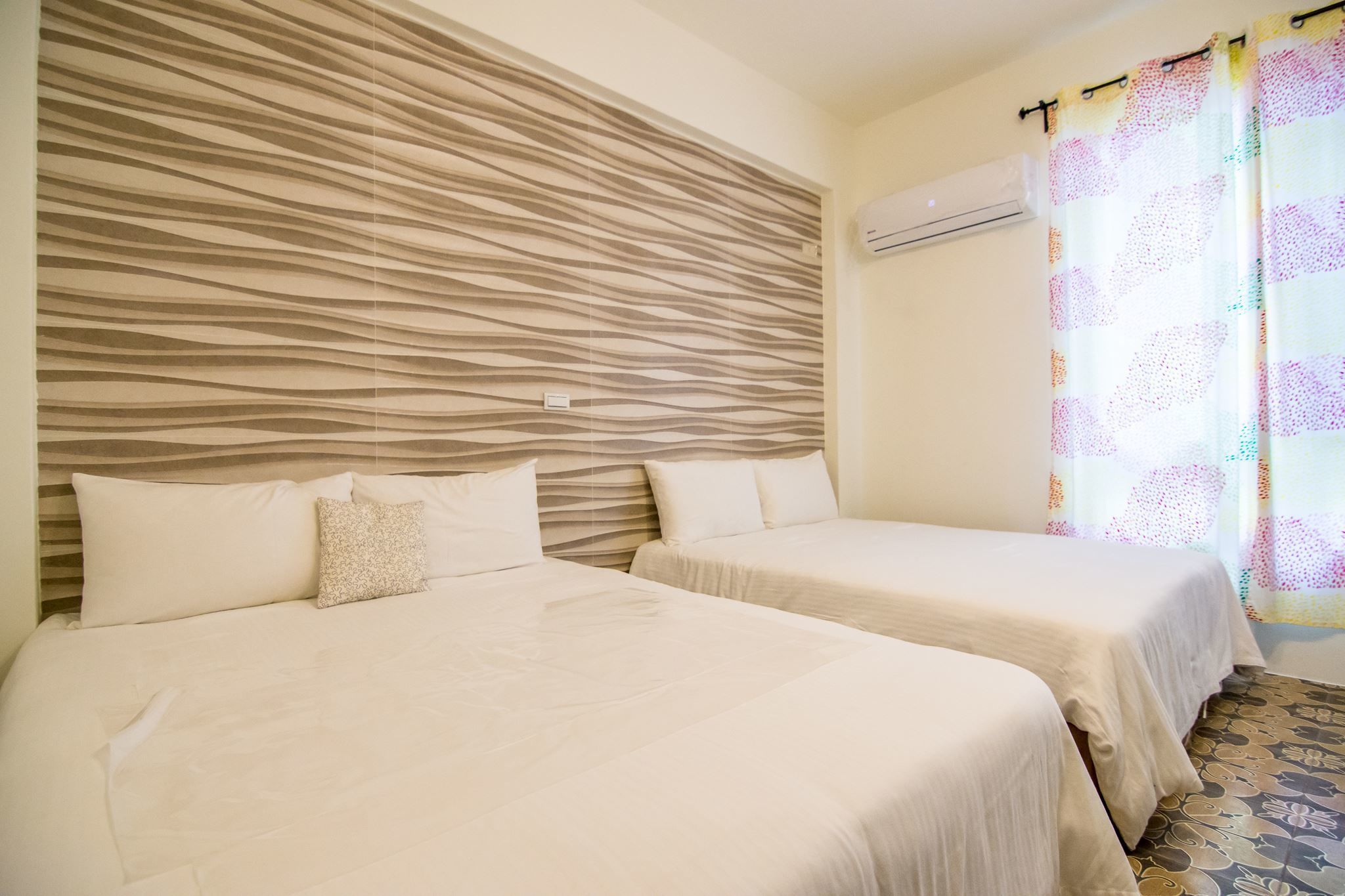 standard quadruple room | free wifi, bed sheets