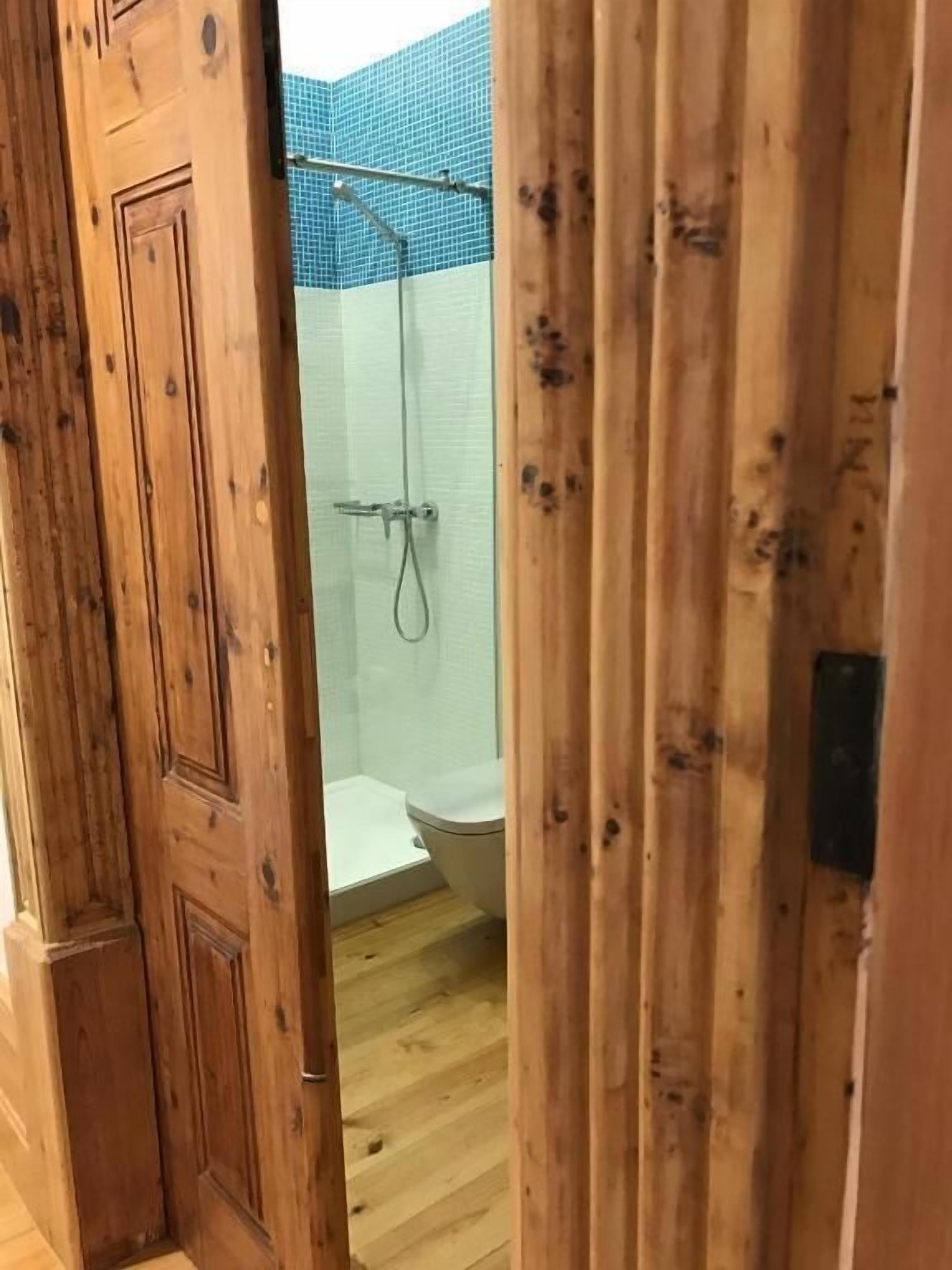 Shower, towels, soap, shampoo