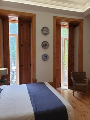 Individually decorated, individually furnished, desk, laptop workspace - Casa da Praça by PURUS (Coimbra)