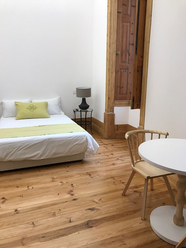 Superior suite | Individueel gedecoreerd, individueel gemeubileerd, een bureau