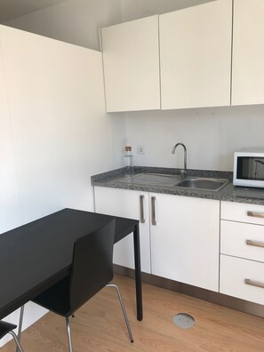 Private kitchenette - Casa da Praça by PURUS (Coimbra)