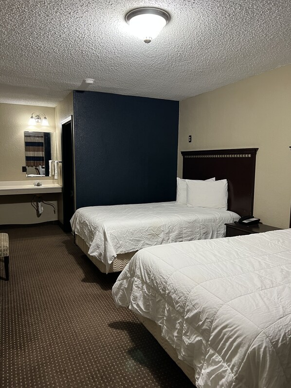 Rideaux occultants, chambres insonorisées, fer et planche à repasser