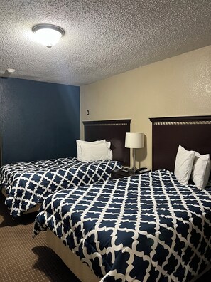 ستائر تعتيم وتجهيزات عازلة للصوت ومكواة/لوح كي وواي فاي مجانًا