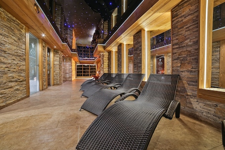 Sauna, hot tub, steam room, body treatments, hydrotherapy. Hotel & SPA Jawor