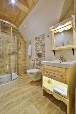 Double Room (in Villa Jawor) | Bathroom | Free toiletries, hair dryer, towels - Hotel & SPA Jawor (Zawoja)