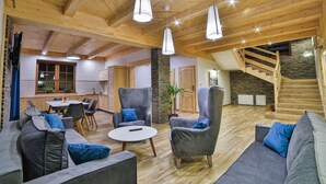 ダブルルーム (in Villa Jawor) | 遮光カーテン、WiFi (無料)、ベッドシーツ
