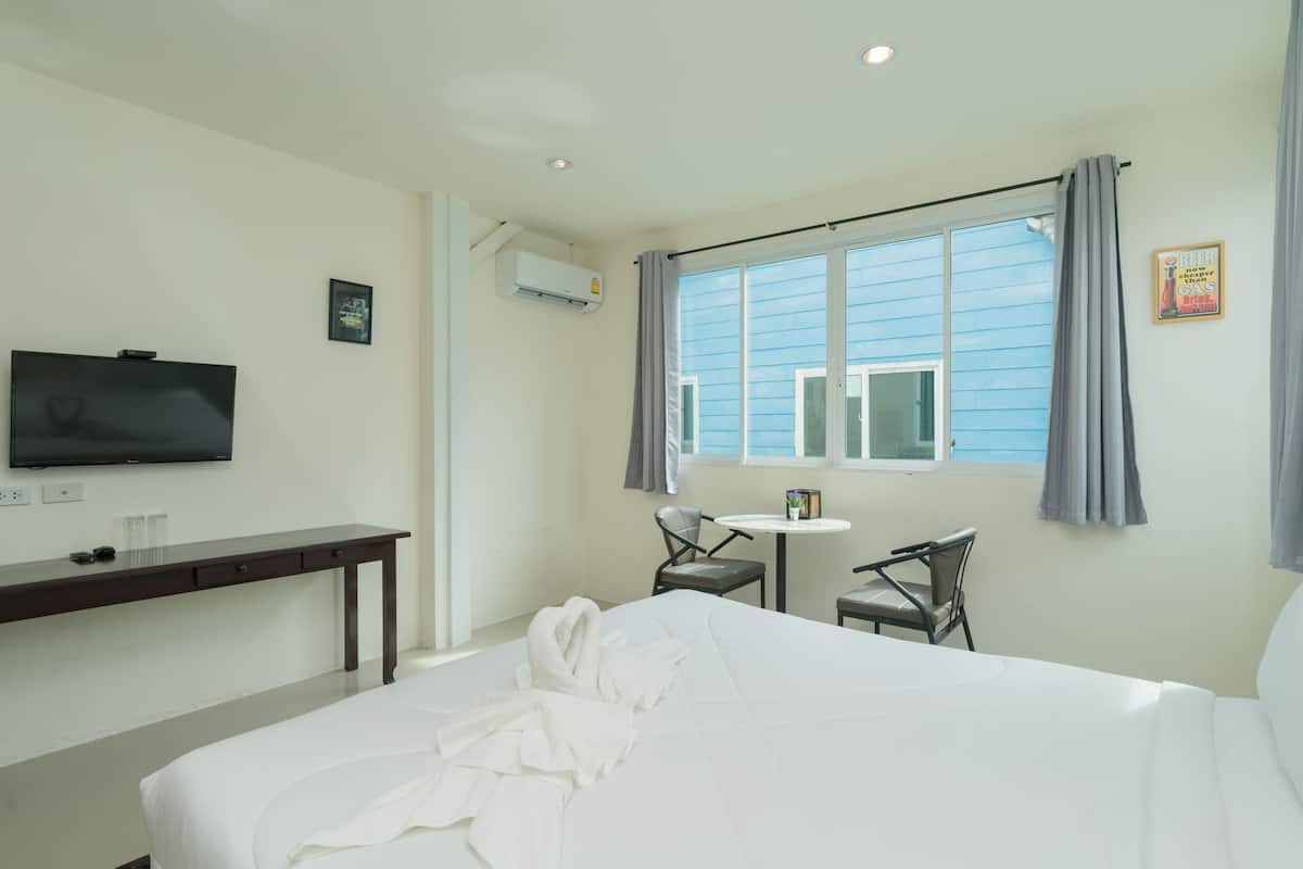 Desk, free WiFi, bed sheets