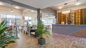 Breakfast, lunch and dinner served - Hangover Inn (Patong)