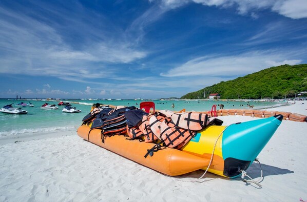 Beach nearby - Hangover Inn (Patong)