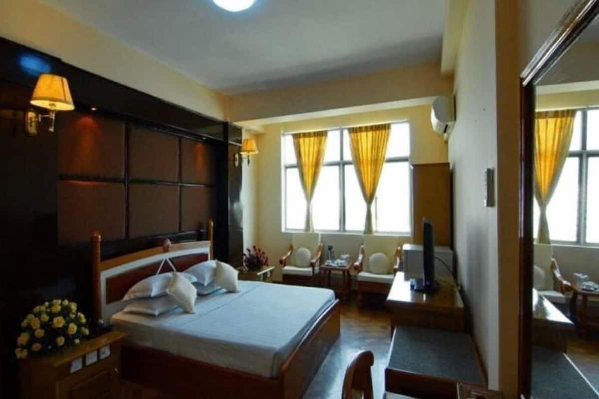 Phòng Deluxe | Minibar, két bảo mật tại phòng, bàn, giường gấp/giường phụ (phụ phí) 