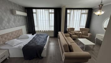 Luxury Studio Suite, 1 Double Bed with Sofa bed | Minibar, desk, laptop workspace, blackout curtains