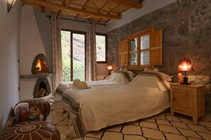 Desk, iron/ironing board, free cribs/infant beds, free rollaway beds - Hiba Lodge (Asni)