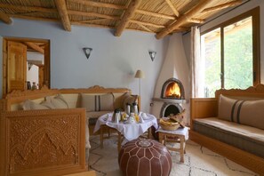 Desayuno con opciones de la cocina local incluido todos los días