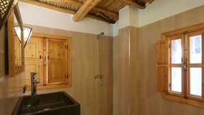 Buồng tắm vòi sen, khăn tắm 
