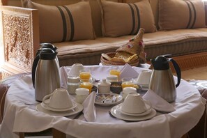Thức ăn và đồ uống