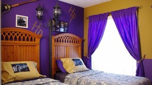 A bedroom with two beds, purple walls, and a window with purple curtains. - Ly53798 - Indian Ridge - 4 Bed 2 Baths Villa (Kissimmee)