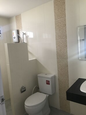 Standard Single Room | Bathroom