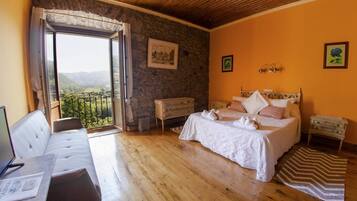 Caja fuerte, decoración individual, mobiliario individual y escritorio