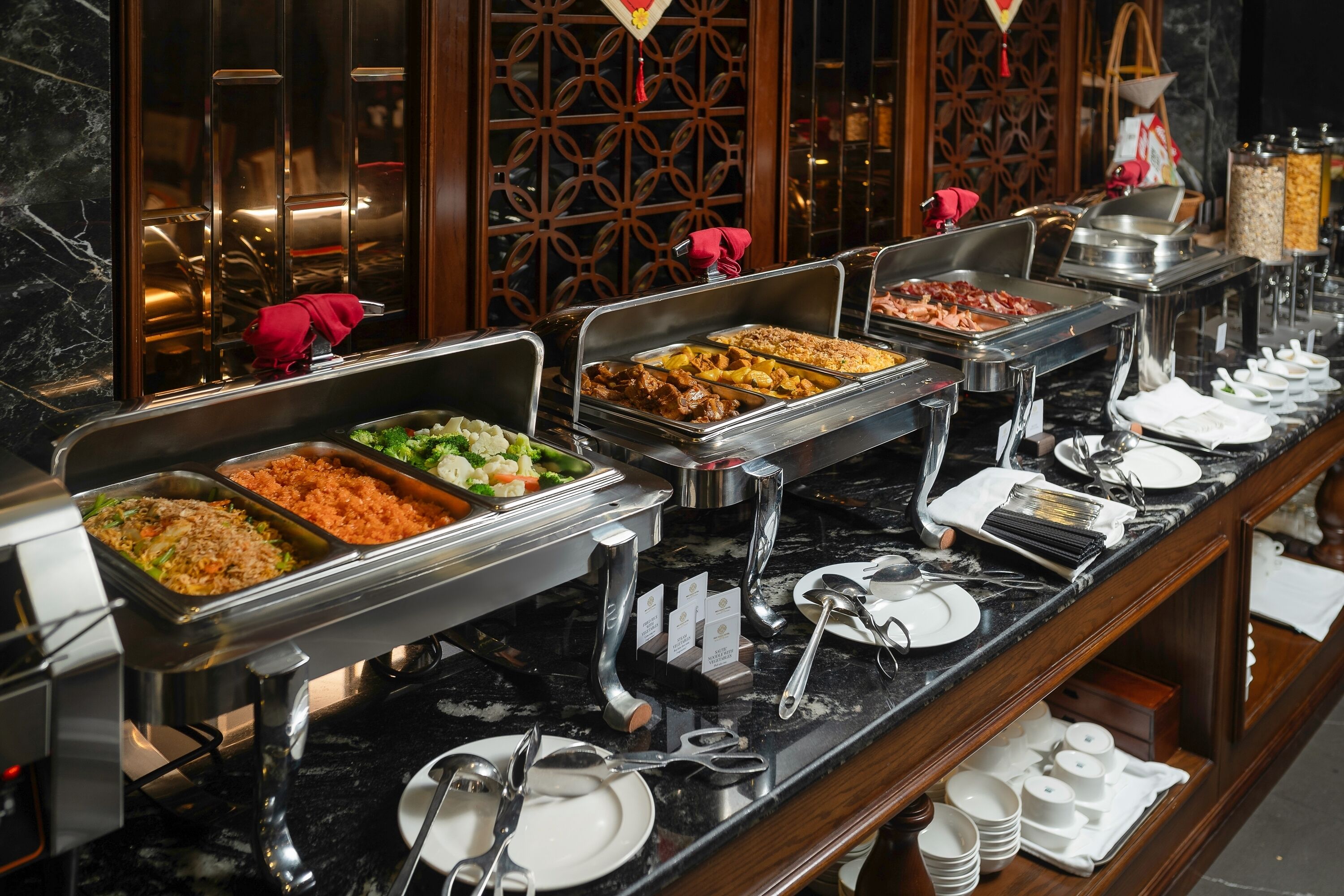daily buffet breakfast (vnd 250000 per person)