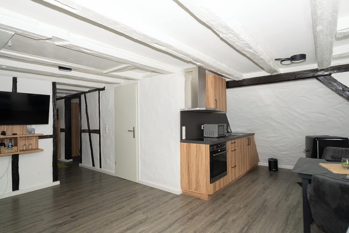 suite | living area | 32-inch flat-screen tv with satellite channels, tv