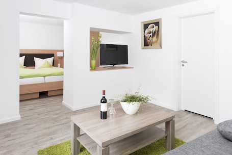 Blackout drapes, free WiFi, bed sheets