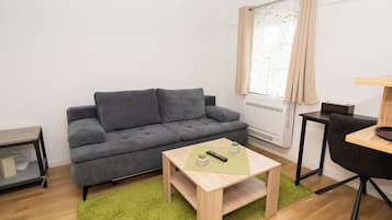 Deluxe Room | Blackout drapes, free WiFi, bed sheets