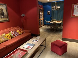 Menin Gate House 1 | Living area | Flat-screen TV - Menin Gate House  1 (Ypres)
