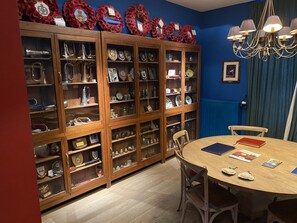 Menin Gate House 1 | Living area | Flat-screen TV - Menin Gate House  1 (Ypres)