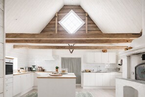 Casa superior | Cocina privada | Frigorífico, microondas, placa de cocina y cafetera o tetera