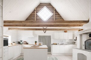 Refrigerador, microondas, placa de cocina, cafetera/tetera