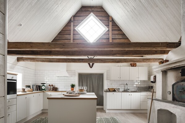 Casa superior | Cocina privada | Frigorífico, microondas, placa de cocina y cafetera o tetera