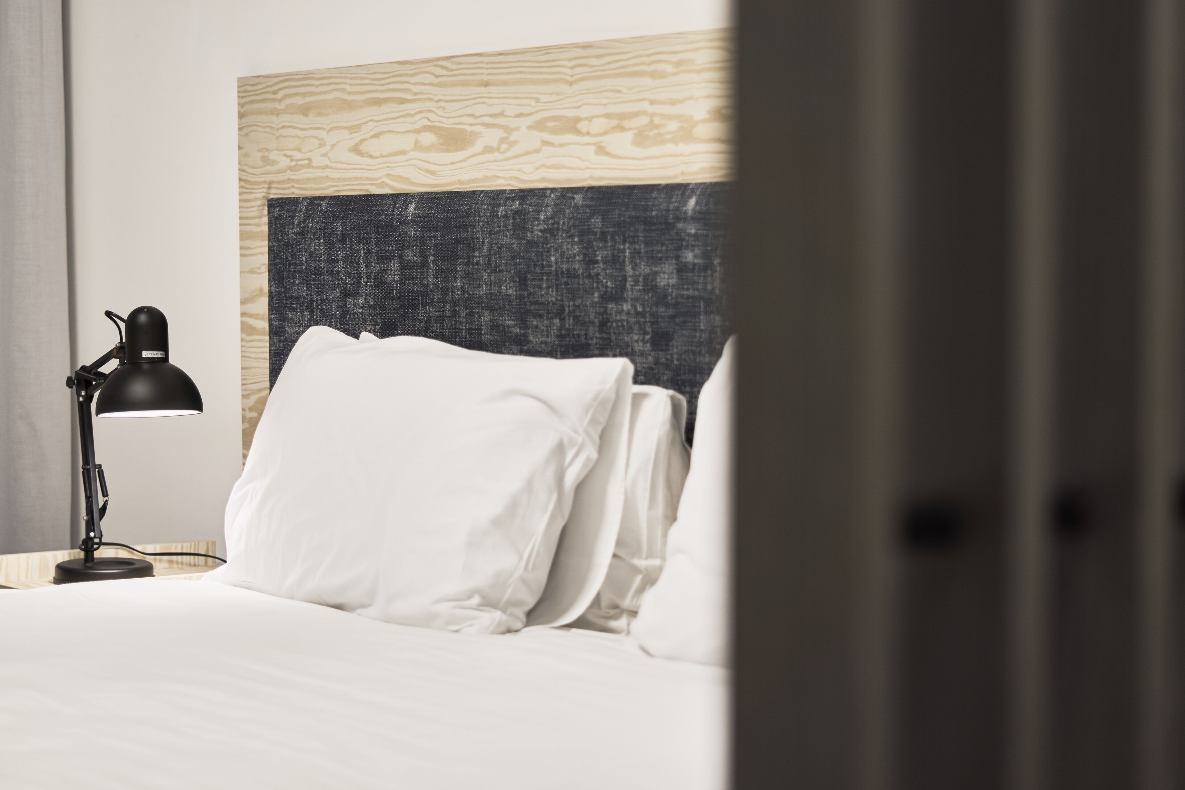 deluxe double or twin room | 1 bedroom, minibar, in-room safe, desk