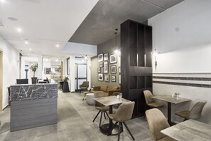 Reception - Mr. Todd Hotel (Sliema)